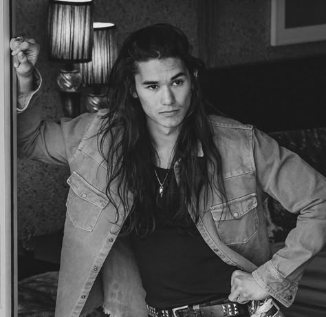 Boo Boo Stewart, Booboo Stewart, Hair Styles Men, Julie And The Phantoms, Long Hair Styles Men, White Photo, Character Inspo, Pretty Men, Descendants