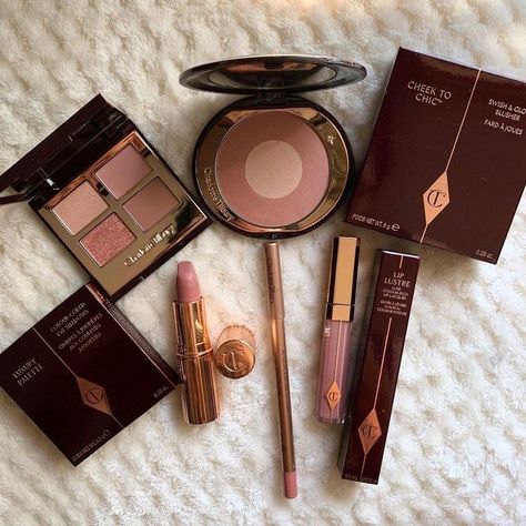 Bronzer Charlotte Tilbury, Charlotte Tilbury Pillow Talk, Charlotte Tilbury Makeup, Makeup Bag Essentials, Minimalist Makeup, Fancy Makeup, Makeup Obsession, Luxury Makeup, Makeup Items