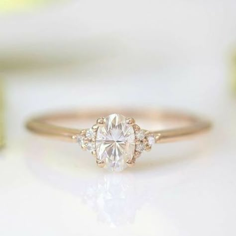 Pretty Engagement Rings, Dainty Engagement, Dainty Wedding Ring, Dainty Engagement Rings, Cute Engagement Rings, Engagement Ring Ideas, Future Engagement Rings, Ring Inspo, Simple Engagement Rings