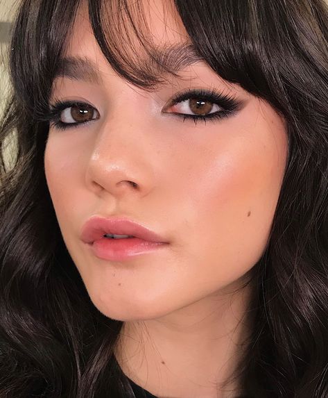 Smoky For Hooded Eyes, Eye Makeup For Dark Eyes, Cute Edgy Makeup, Smoky Brown Eye Makeup Hooded Eyes, Smoky Eyeliner, Eye Makeup For Hooded Eyes, Black Smokey Eye Makeup, Skz Concert, Black Eye Makeup