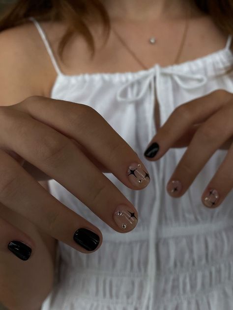 Black Korean Gel Nails, Black Manicure With Design, Valentine’s Gel Nails, Nub Nail Designs, Nail Designs Small Nails, Old Fashion Nails, Natural Nail Designs Black, Short Natural Nails Black, Short Nail Designs Minimal Black