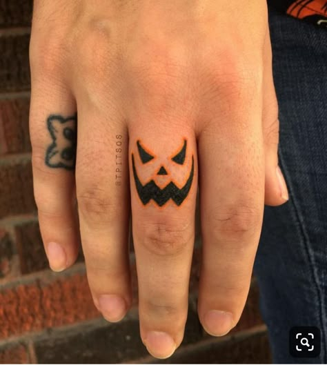 Tato Maori, Virgo Tattoo, Tattoo Zeichnungen, Muster Tattoos, Inspiration Tattoos, Tattoos Geometric, Halloween Tattoo, Halloween Tattoos, Hand Tattoo