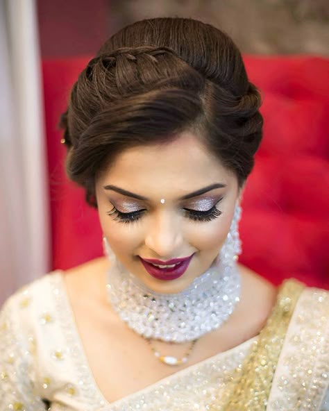 Orange The Salon on Instagram: “I get happy to see my brides pictures ❤ It's like a throwback to tht particular day 😗 This beautiful on her reception 👸 @meghnasejpal…” Brides Pictures, Reception Hairstyles, Hairstyles For Indian Wedding, Bridal Hairstyle Indian Wedding, Hair Style On Saree, Engagement Hairstyles, Bridal Hair Buns, Indian Wedding Hairstyles, Indian Bride Hairstyle