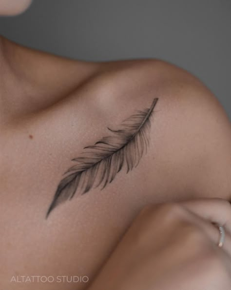 Feather Tatoos Woman, Delicate Feather Tattoos For Women, Shoulder Feather Tattoos For Women, Feather Tattoo Finger, Feather Tattoo Collar Bone, Bird Heart Tattoo, Feather Neck Tattoo, Feather Tattoo Design For Women, Birds Of A Feather Tattoo