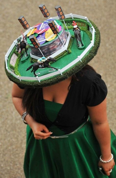 crazy headdress | LPnius: The most strange hats! Kentucky Derby Diy, Diy Kentucky Derby Hat, Hats Diy Ideas, Kentucky Derby Party Hats, Derby Hats Diy Ideas, Kentucky Derby Hats Diy, Derby Hat Ideas, Horse Race Hats, Derby Hats Diy