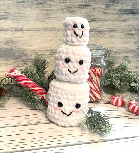 Adorable crochet marshmallows comes in a set of three. May not be exact ones in pictures but very similar. Use these in any decorations to add a little fun. Thank you for looking💞 Crochet Christmas Lights, Christmas Crochet Ideas, Diy Fall Ideas, Xmas Crochet, Crochet Christmas Gifts, Fall Crochet Patterns, Easy Crochet Animals, Winter Crochet, Crochet Xmas