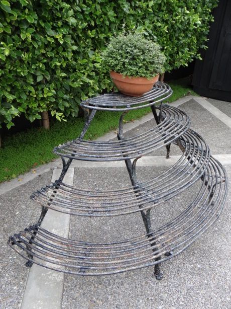 Metal Plant Stands, Indoor Plant Stands, Wrought Iron Garden Furniture, Lion Claw, Tiered Plant Stand, Flower Garden Layouts, Wrought Iron Plant Stands, Iron Furniture Design, Iron Plant Stand