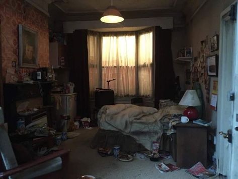 Shameless Room Aesthetic, Trailer Aesthetic Inside, Cheap Apartment Aesthetic, Messy Room Aesthetic, Grunge House, Messy Bedroom, David Williams, Messy House, Messy Room