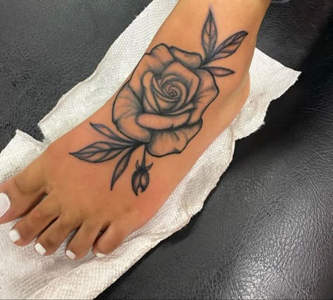 Rose Foot Tattoos For Women, Foot Tattoo Ideas Female, Rose Tattoo On Foot, Pretty Foot Tattoos For Women, Rose Foot Tattoo, Cute Foot Tattoos, Unique Tattoos For Women, Rose Tattoos For Women, Ring Finger Tattoos