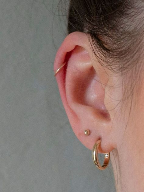 Ušný Piercing, Minimalist Ear Piercings, Cool Ear Piercings, Pretty Ear Piercings, Cute Ear Piercings, Helix Hoop, Pretty Jewelry Necklaces, Cute Piercings, Eco Friendly Jewelry