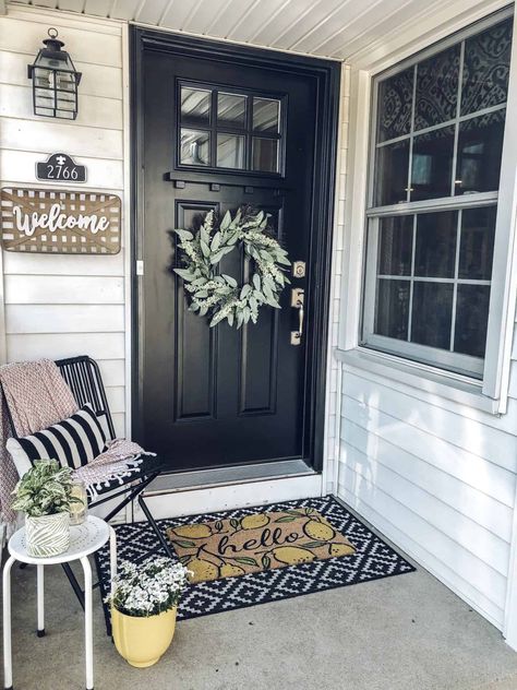 Small Front Porch Decor: 7 Budget Friendly Decorating Ideas - Coffee, Pancakes & Dreams French Country Front Porch Ideas, Small Porch Decorating Ideas, Small Porch Decor, Small Front Porch Decor, Front Porch Chairs, Golf House, Small Porch Decorating, Veranda Design, Easy Decorations