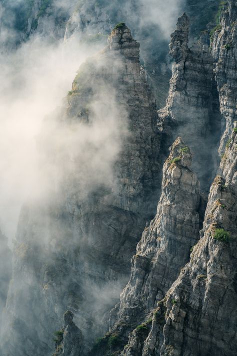 A rocky cliff with clouds photo – Free Wilder kaiser Image on Unsplash Cliff Art, Rocky Cliff, Wilder Kaiser, Mountain Images, Cloud Photos, Nature Images, Pictures Images, Aerial View, Hd Photos