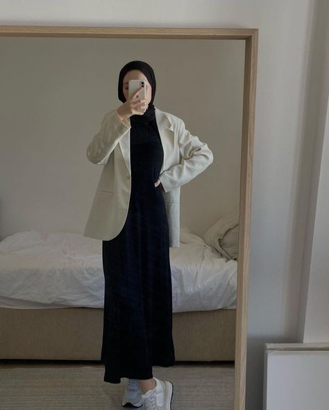 Modest Work Outfits, Outfits Muslim, Black Hijab, Simple Style Outfits, Muslim Outfits Casual, Hijab Style Casual, Hijabi Fashion Casual, Fashion Top Outfits, Women Dresses Classy