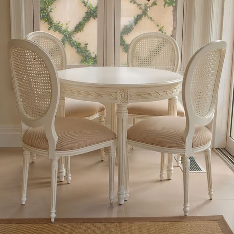 White Dinning Room Table And Chairs, French Style Round Dining Table, White Dining Room Table French, Vintage French Round Dining Chairs, French Living Room Design, French Provincial Dining Chairs, Louis Xv Dining Table, Vibtage Oval Dining Room Table, French Dining Room