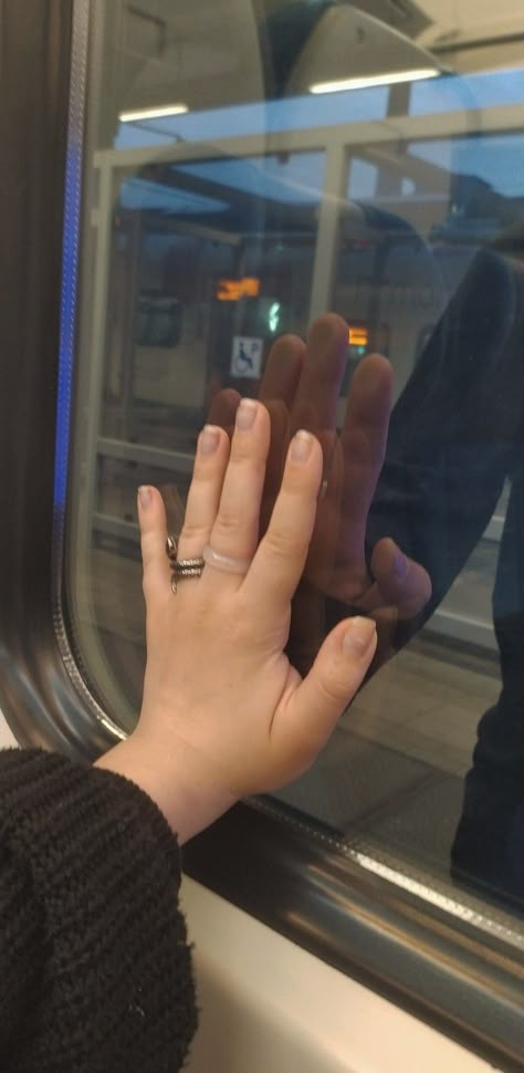 Couples In Metro Train, Metro Couple Pics, Roadtrip Aesthetic Couple, Train Couple Aesthetic, Guy On Train, Field Notes On Love, Train Couple, Train Story, Bright City Lights