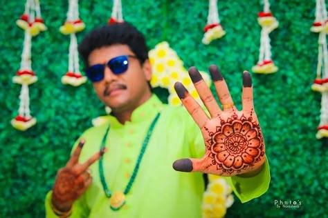 Groom Mehndi Photoshoot, Groom Mehandi Photoshoot, Dulha Mehandi Pose, Mehandi Poses For Groom, Mehandi Designs Boys, Boy Mehndi Poses, Groom Mehendi Photoshoot, Mehndi Poses For Groom, Groom Mehndi Poses