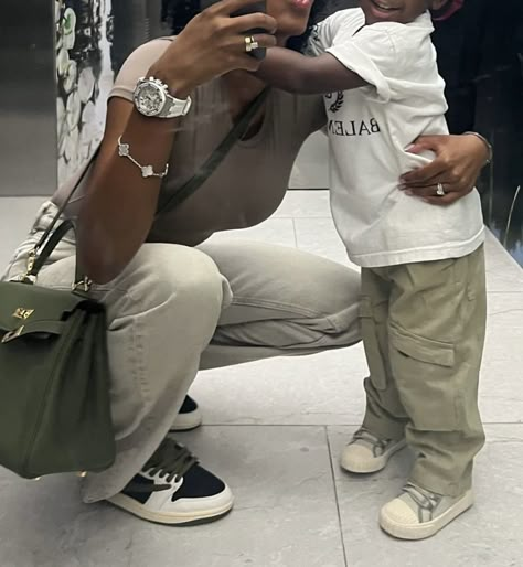 Black Motherhood, Mommy And Baby Pictures, Mode Zara, Mommy Goals, Mommy And Son, Future Mommy, Baby Fits, Future Mom, Mommy Life