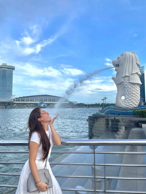 Mandatory pose at Merlions 😂 Merlion Singapore Pose, Singapore Photography Ideas, Universal Studios Singapore Photo Ideas, Singapore Photoshoot Ideas, Singapore Pose Ideas, Singapore Picture Ideas, Singapore Instagram Photos, Singapore Moodboard, Singapore Photo Ideas