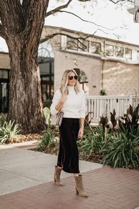 Velvet Culottes Outfit, How To Style A Long Velvet Skirt, Black Velvet Pencil Skirt Outfit, Black Velvet Midi Skirt Outfit, Black Velvet Skirt Outfit Winter, Velour Skirt Outfit, Velvet Pencil Skirt Outfit, Velvet Midi Skirt Outfit, Velvet Skirt Outfit Ideas