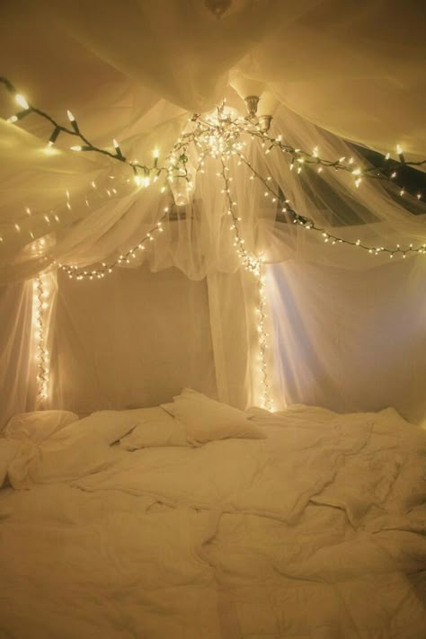 Sleepover Room, Fort Ideas, Blanket Forts, Trendy Apartment, Blanket Fort, Fun Sleepover Ideas, Sleepover Ideas, Sleepover Party, Slumber Party