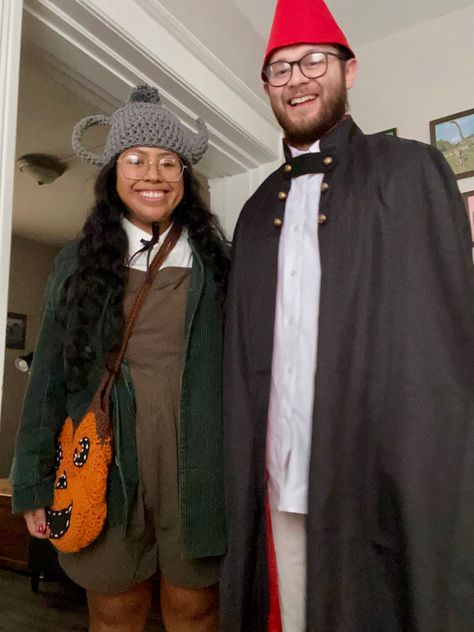 DIY costumes for greg and wirt. Both hats are handmade along with gregs pumpkin bag which pays homage to the pumpkin people in the show. Both white undershirts are thrifted. Both the overalls and cloak are from amazon. Over The Garden Wall Costume, Over The Garden Wall Cosplay, Pumpkin People, Pumpkin Bag, Over The Garden Wall, Diy Costumes, Cloak, Garden Wall, Halloween Ideas