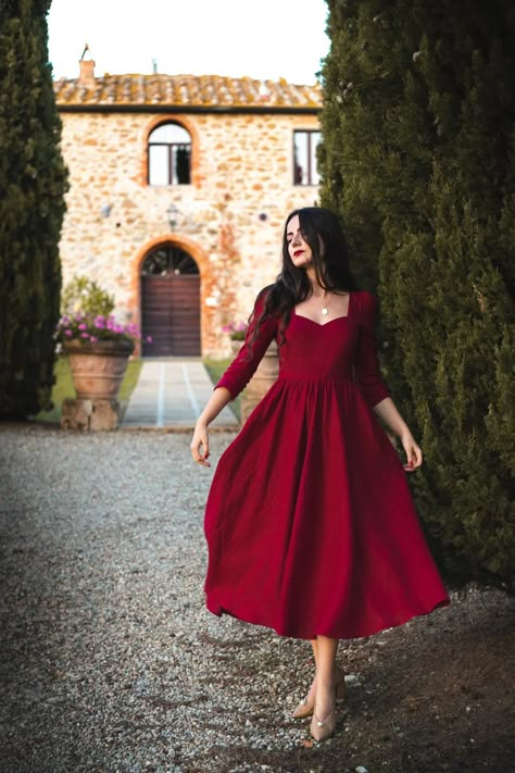 Ideas For Birthday Dress For Women, Red Frock Design For Women, Velvet Western Dress Designs, Dress Ideas For Christmas, Birthday Fashion Outfits Dresses, Short Frock Fashion Style Western, Christmas Red Dress Women, Red Outfits For Birthday, Red Christmas Outfits For Women