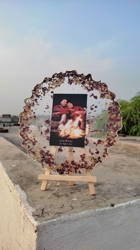 Raisen Art Photo Frame, Resin Frames Art, Family Resin Art, Memorial Resin Art, Resin With Photo Inside, Anniversary Resin Frame, Resin Art Pictures Diy Photo, Resin Photoframe Ideas, Resin Art Frame Ideas