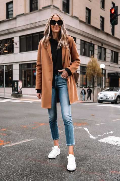 Fashion Jackson Wearing Banana Republic Camel Coat Black Hoodie Sweater Denim Ankle Jeans White Sneakers Street Style Witte Sneakers Outfit, Gear Outfit, Casual White Sneakers, Camel Coat Outfit, Best White Sneakers, Ski Bunny, White Sneakers Outfit, Sneaker Outfits Women, Sneakers Street Style