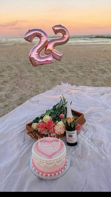 18th Birthday Party Ideas Beach, Beach Day Birthday, Beach Birthday Set Up, Bday At The Beach, Beach Bday Ideas, Birthday On The Beach Ideas, Beach Pictures Birthday, Birthday In Beach, Birthday Beach Party Ideas