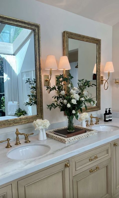 Old Money Home Decor, Old Money Home, Old Money House, Dream House Interior, House Bathroom, Beautiful Bathrooms, Dream House Decor, House Inspo, Dream Home Design