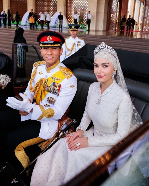 Abdul Mateen, Opulent Wedding, Sleeved Wedding, Royal Brides, Preppy Chic, Royal Outfits, Royal Princess, Royal Weddings, Brunei Darussalam