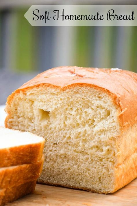 Soft Homemade White Bread - easy to make and super soft loaf! #bread #baking #recipe Soft White Bread Recipe, Bread Sides, Brioche Bread Recipe, Homemade Brioche, Milk Bread Recipe, Japanese Milk Bread, Homemade White Bread, Rosemary Focaccia, Sandwich Loaf