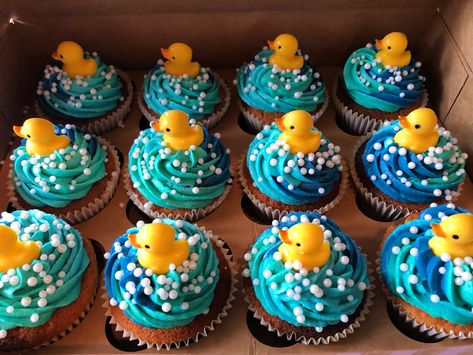 Cute little rubber duck #cupcakes cakes, made from yellow Candy Melts, sat on a vanilla buttercream 🥰 Duck Cake Ideas, Rubber Duck Birthday Party Ideas, Cake Ideas Aesthetic, Duck Cakes, Rubber Duck Cake, Duck Birthday Theme, Rubber Ducky Cake, Duck Cupcakes, Rubber Ducky Party