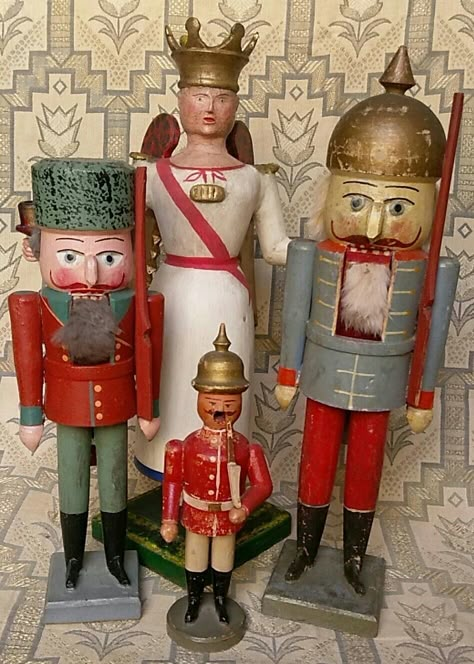 Nutcracker Illustration, Nutcracker Story, German Nutcrackers, Lady Dog, Vintage Nutcracker, Nutcracker Design, Nut Crackers, Vintage Nutcrackers, Christmas Nutcrackers