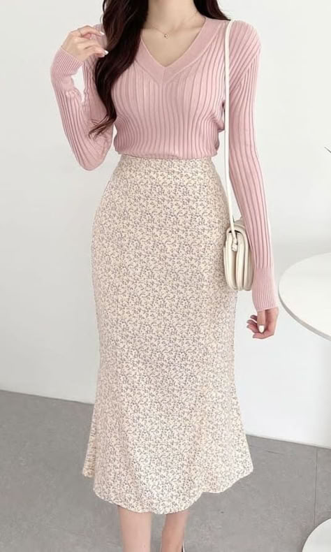 Korean valentines day outfit: pink sweater and floral maxi skirt Modest Girly Outfits, Modesty Outfits, Cute Modest Outfits, Everyday Fashion Outfits, Casual Day Outfits, Classy Casual Outfits, Easy Trendy Outfits, Modest Fashion Outfits, Feminine Outfit