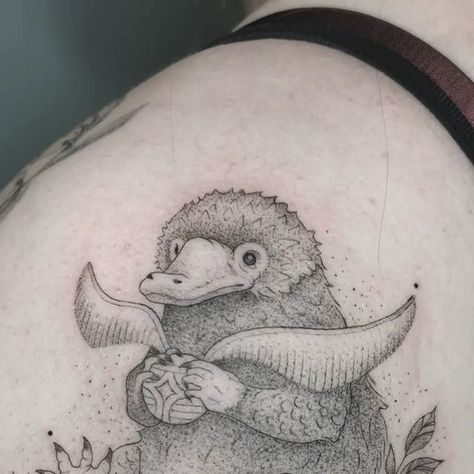 ∴ Ḍaisy ∴ on Instagram: "Niffler for the winner of the tattoo giveaway! Thanks Minou for the super awesome idea! 🖤🌿 + + + + + + #niffler #nifflertattoo #harrypotter #harrypottertattoo #goldensnitch #nifflersnitch #fantasticbeasts #fantasticbeastsandwheretofindthem #fantasticbeaststattoo #hp #hptattoo #cute #cutetattoo #cuteness #harrypotterfan #flower #flowertattoo" Niffler Drawing, Niffler Background, Hippogriff Tattoo, Niffler Tattoo Simple, Niffler Tattoo, Nifflers Harry Potter, Tattoo Giveaway, Niffler Fantastic Beasts, Hp Tattoo