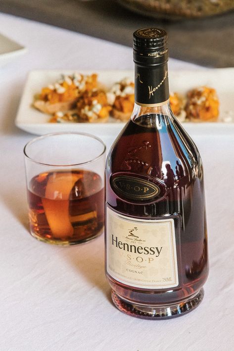 @HennessyUS V.S.O.P Cognac, warm and aromatically spiced, perfectly blends with a dash of bitters and sweet syrup to create this timeless cocktail. The Hennessy V.S.O.P Old Fashioned is the perfect anything-but-old-fashioned cocktail to celebrate Dads.  Click here to shop the kit. Drinks With Cognac, Cocktails With Hennessy, Cognac Mixed Drinks, Pray Wallpaper, Mini Cocktail Kit, Hennessy Drinks, Alcoholic Drinks Pictures, Tequila Gifts, Cognac Cocktail