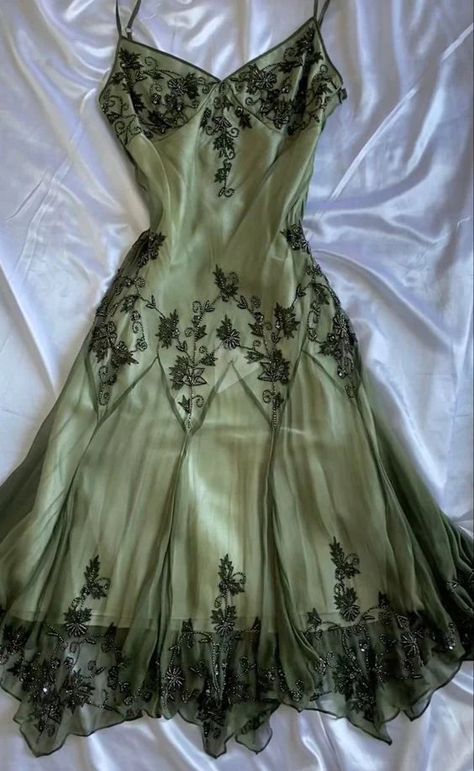 Dark Green Vintage Dress, 22th Birthday, Clothing Aesthetics, Green Prom Dresses, Whimsical Dress, Green Prom, Floral Prom Dresses, Dream Outfits, Chique Outfits