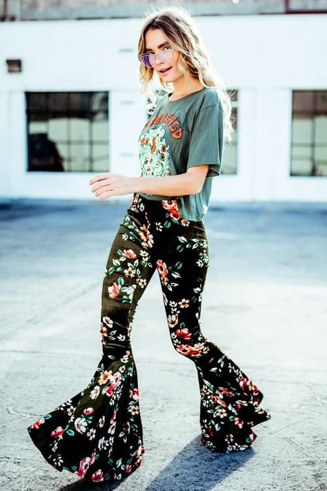 Daisy Velvet Floral Bell Bottoms From Life Clothing Co.  #QuigleyOfficial flaunts these bells perfectly!   Get Yours Here: www.lifeclothingco.com Look Boho Chic, 70s Inspired Fashion, Estilo Hippie, Mode Inspo, Hippie Outfits, Floral Pants, Mode Vintage, Bell Bottom, Looks Vintage