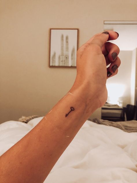 Lock And Key Tattoo Minimalist, Key Tattoo Wrist, Key Wrist Tattoo, Mini Key Tattoo, Lock N Key Tattoo Ideas, Key Tattoo Designs Simple, Flower Key Tattoo, Key Minimalist Tattoo, Skeleton Key Tattoo Simple