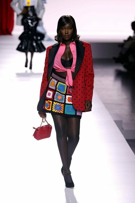 Moschino Fashion show, Runway, Ready To Wear, Spring Summer 2024, Milan Fashion Week, Runway Look Moschino 2024, Moschino 2020, Moschino Fashion Show, Moschino Runway, Moschino Fashion, Milan Fashion Week Runway, Runway Ready To Wear, Fashion Week 2024, Fashion Show Runway