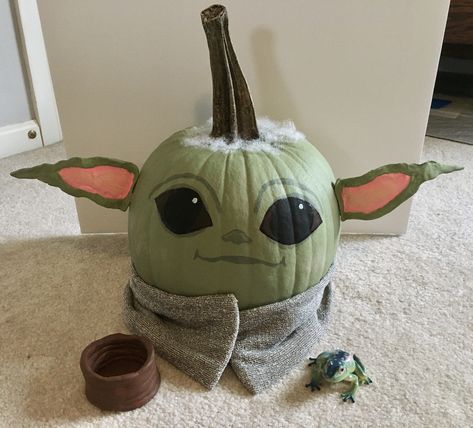 Baby Yoda inspired pumpkin Starwars Painted Pumpkin, Pumpkins Decorating Ideas Paint, Grogu Pumpkin Painting, Foam Pumpkin Painting Ideas, Starwars Pumpkin Painting Ideas, Pumpkin Character Ideas, Starbucks Pumpkin Painting, Baby Yoda Pumpkin Painting, Pumpink Decoration Ideas