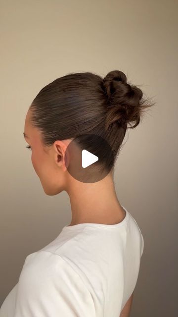 Emma Rose on Instagram: "Easy 5 minute slick bun for finer hair!! I literally do this hairstyle at least twice a week so finally sharing how I do it ✍🏼✍🏼✍🏼✨  Slick Bun Tutorial, Hairstyle, Hair Tutorial, Fine Hair" Sleek Hairstyles Bridal, Sleek Back Bun Hairstyles, Slick Bun Updo, Slicked Bridal Bun, Slick Hairstyles For Long Hair, How To Do Sleek Bun, Easy Slick Back Bun, Easy Top Bun Hairstyles, How To Slick Back Bun