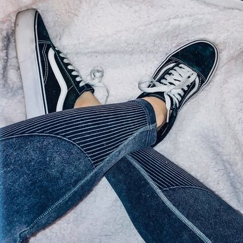 Old Skool Platform Vans, Vans Platform Sneakers, Vans Platform, Old Skool Platform, Platform Vans, Vans Black And White, Sneakers Athletic, Shoe Inspo, Vans Black