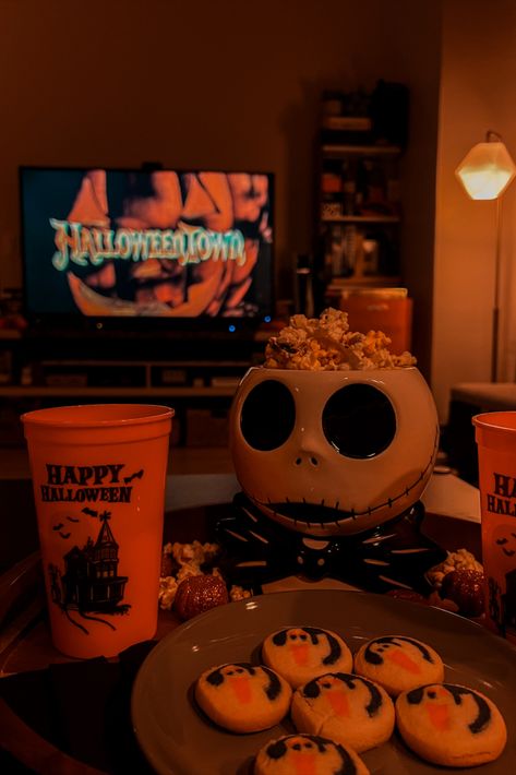 Halloweentown movie night with snacks. Halloween At Home Aesthetic, Halloween Is Cool Halloweentown, Aesthetic Halloween Movie Night, Halloween Film Aesthetic, Halloween Aesthetic Movie Night, Halloween Movie Set Up, Fright Night Aesthetic, Halloween Movie Marathon Aesthetic, Halloween Town Movie Night