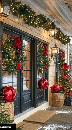 Christmas Landscaping Ideas, Ranch House Christmas Decor Exterior, Classy Christmas Lights On House, Outside Christmas Decorations Porch, Outdoor Christmas Decorations For Porch, Outdoor Christmas Decorations Ideas, Christmas Patio, Front Door Christmas Decorations, Christmas Front Doors