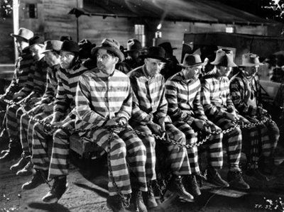 Chain Gang The Green Mile, Gangster Films, Peter Lorre, Chain Gang, East Of Eden, Old Hollywood Movies, End Of The Line, Cinema Film, Twenty Four