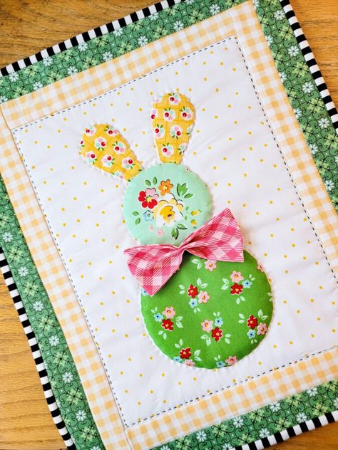 Easter Quilts Wall Hangings, Easter Wall Hanging, Bunny Fabric, Easter Table Runners, Mini Quilt Patterns, Bunny Quilt, Retro Ornaments, Spring Quilts, Applique Quilt Patterns