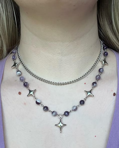 Purple Star Necklace, Beaded Necklace Aesthetic, Beaded Necklace Ideas, Faerie Jewelry, Diy Chain Necklace, Diy Necklace Ideas, Purple Beaded Jewelry, Faery Jewelry, Necklaces Aesthetic