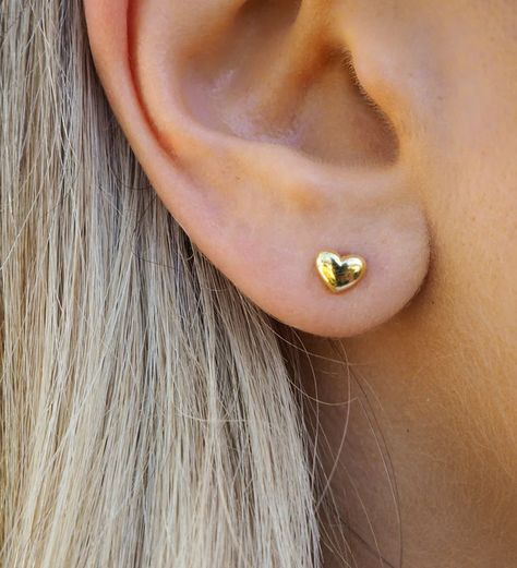 Gold Heart Studs, Gold Heart Earring, Studs Gold, Western Earrings, Gold Rings Fashion, Heart Stud Earrings, Heart Shaped Earrings, Jewelry Fashion Trends, Mini Heart